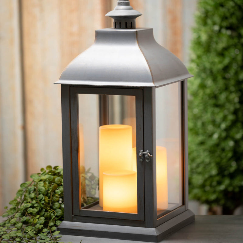 Jumbo Lantern With 3 Pillars
