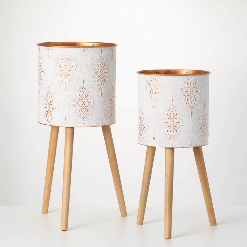 Embossed Metal Pot On Legs Set