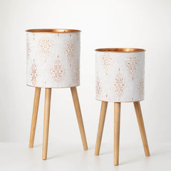 Embossed Metal Pot On Legs Set